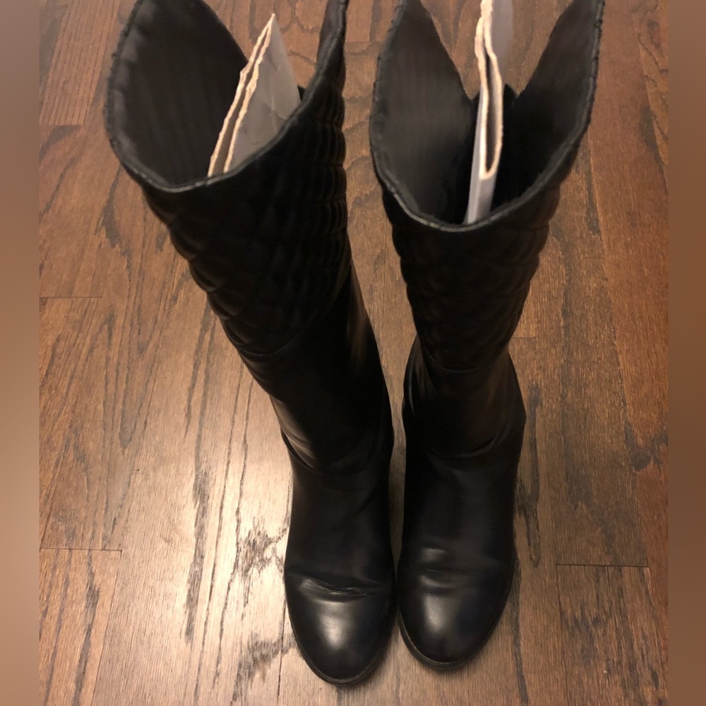 Black Leather Chinese Laundry Boot
